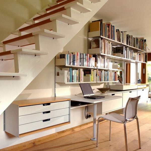 Ideen-home-office-Stauraum-unter-der-Treppe