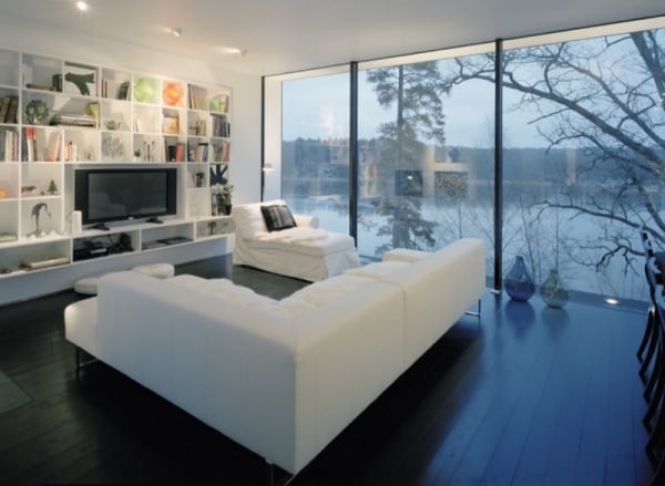 Ideen-weißes-Wohnzimmer-und-wohnwand-glasfenster