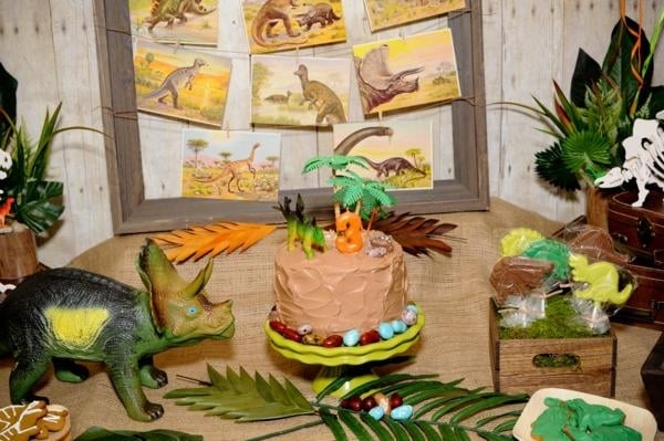 Kindergeburtstag Deko Jungs ideen torte dinosauren
