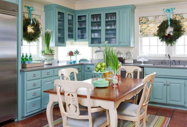 Küchenrenovierung-Küchenschränke-streichen-hellblau