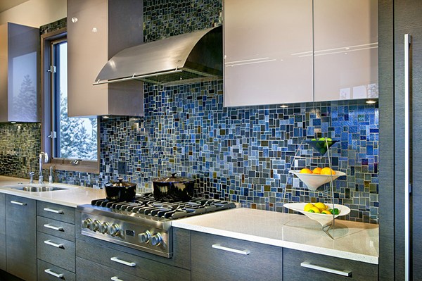 Küchenrückwand-blaue-Mosaik