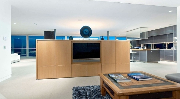 luxuriöse Villa holzschrank tv system