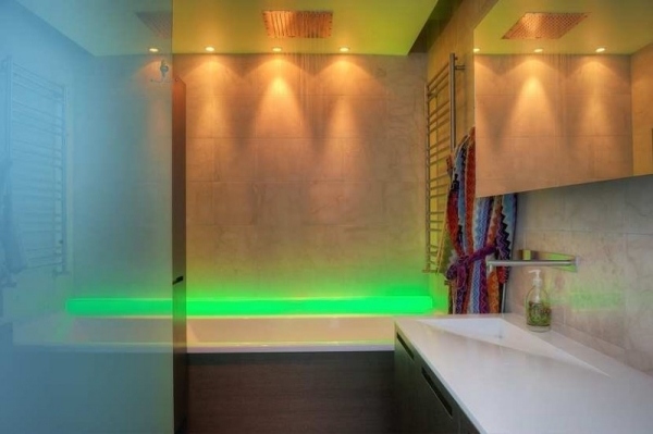 Maisonette-Wohnung-moderne-innenarchitektur-badezimmer-beleuchtung