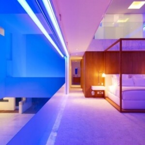 Miguel-Angel-Aragonés-design-schlafzimmer-blaue-beleuchtung