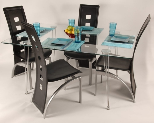 Moderne-Esszimmermöbel-Ideen-schwarze-stühle-hohe-rücklehne