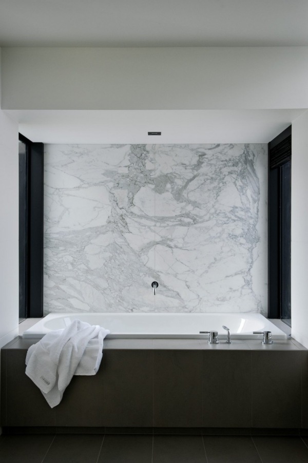 Modernes-Haus-marmor-badezimmer