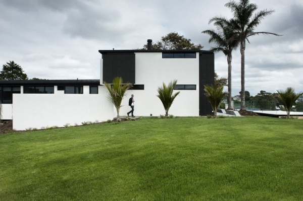Modernes-Haus-schwarz-weiße-fassade