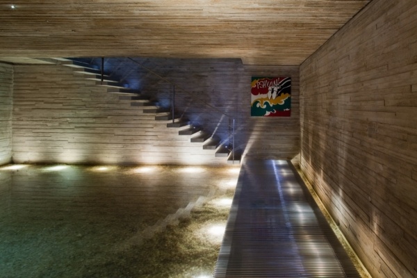 Parati-Haus-Marcio-Kogan-minimalistische-Architektur