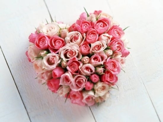 Geschenk zum Valentinstag Blumenstrauss Herz Gestaltungsideen