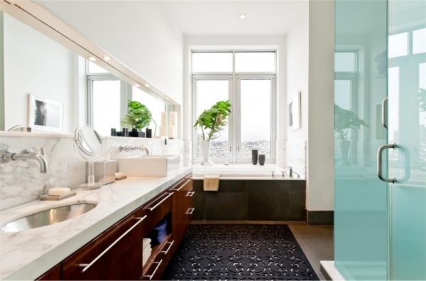 Stilvolles-Loft-Appartement-weißes-badezimmer