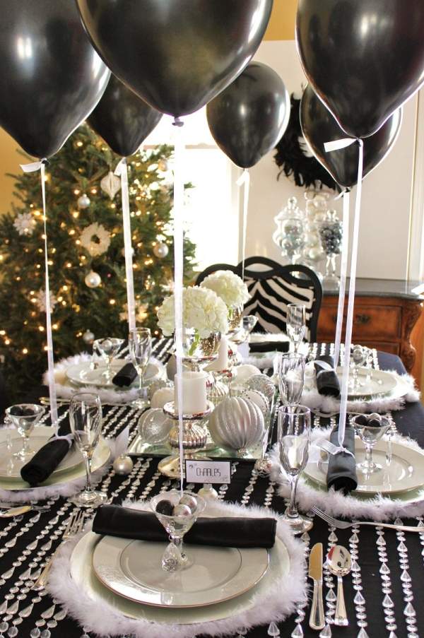 Tischdeko Silvester party schwarze ballons