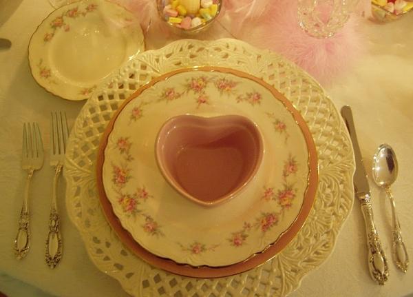 Tischdeko valentinstag herzenförmige suppenbecher rosa