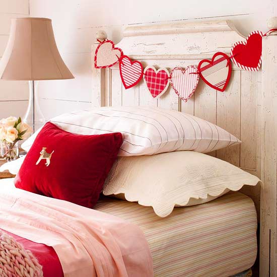 Valentinstag-Herzen-Bett-Deko-Idee
