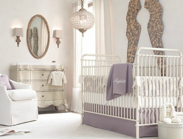 babyzimmer-gestalten-lila-weiß-ideen