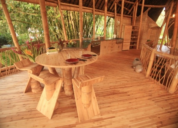 bambus-haus-innenarchitektur-essbereich-bambus-möbel