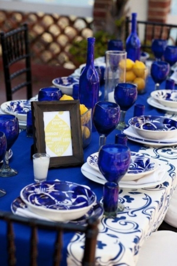 blauer-Besteck-Tassen-Geschirr-Tischdeko
