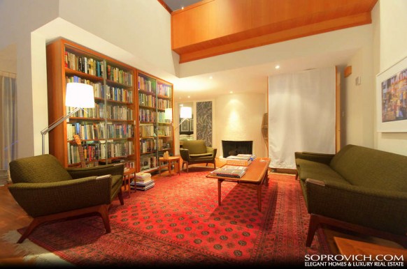 cullen haus twilight saga bibliothek lounge teppich rot sofa grün