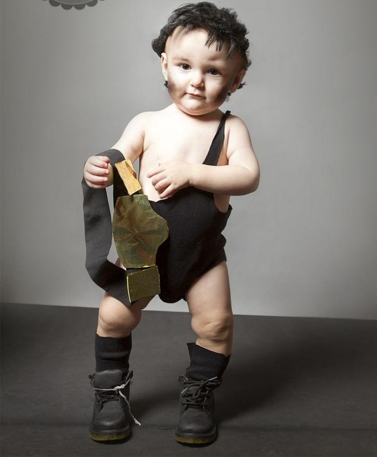 fasching-kostume-perucken-lustig-baby-kaempfer-outfit-schwarz