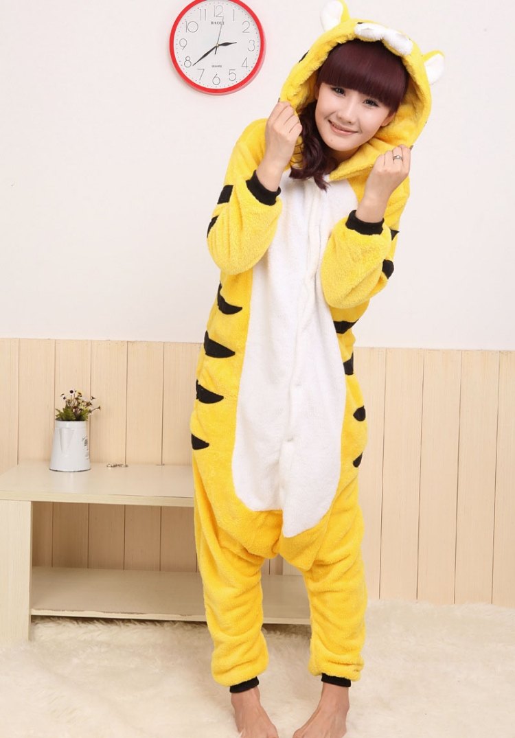 fasching-kostume-perucken-lustig-tiger-anzug-schlafanzug