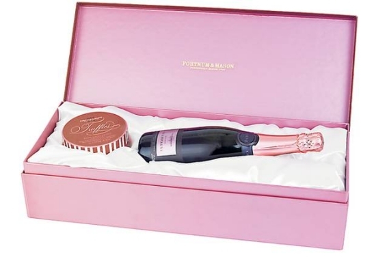 geschenkideen valentinstag champagner kaviar kasten rosa sie