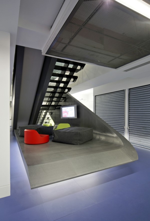 kreative-Bürodesigns-red-bull-lounge-bereich