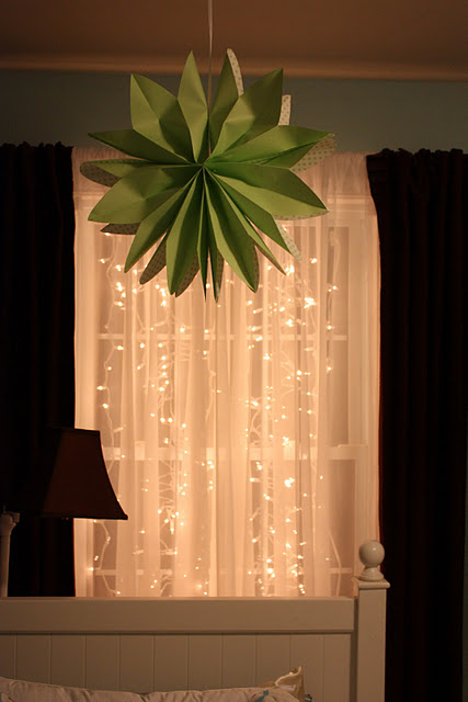 gardine mit lichterkette romantisches ambiente schlafzimmer