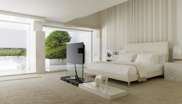 minimalismus-in-weiß-schlafzimmer-creme-teppich