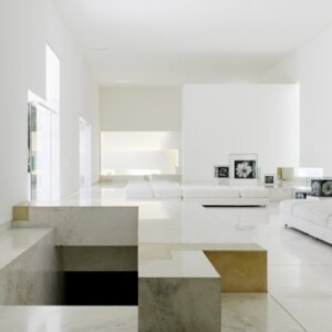 minimalismus-in-weiß-wohnzimmer-marmor