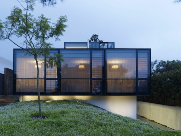 moderne-Architektur-Einfamilienhaus-Glasfassade