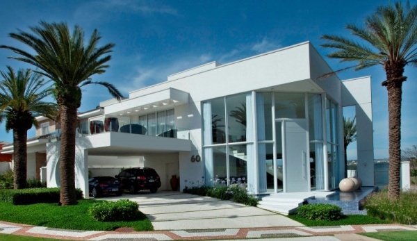 moderne-Villa-weiße-Fassade