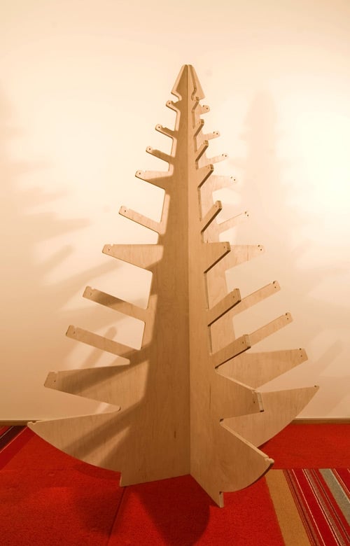moderner-Weihnachtsbaum-montieren
