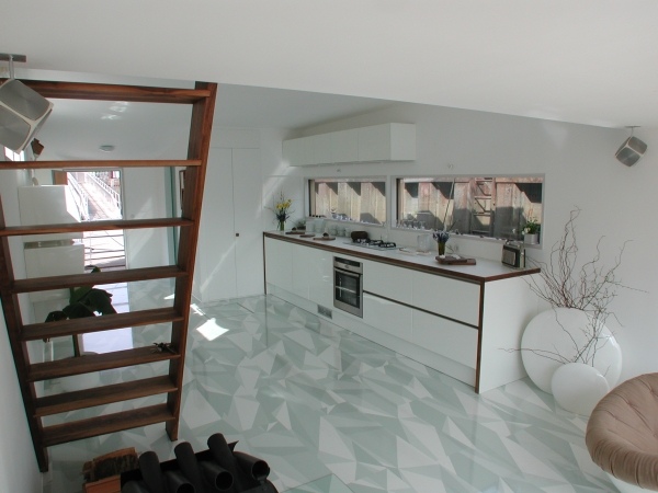 schwimmende-Haus-weißes-minimalistisches-design