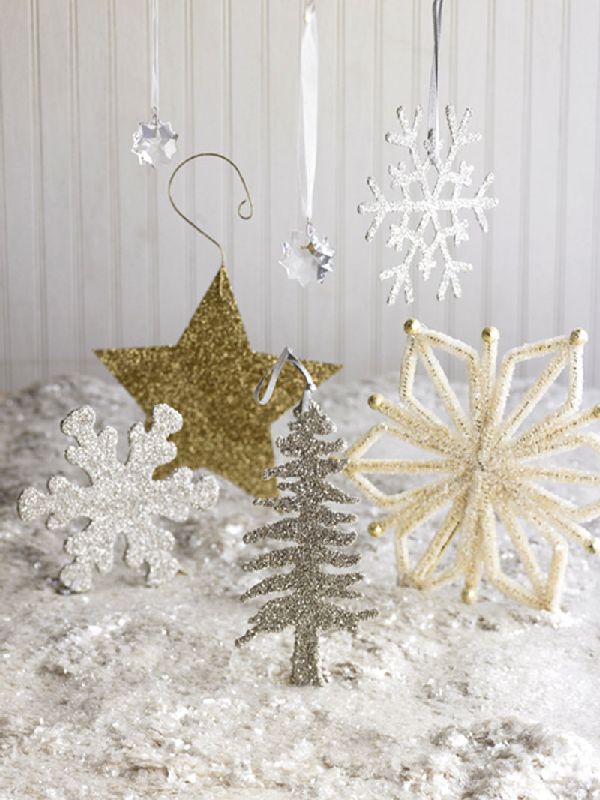 strahlend-weiße-Weihnachtsdeko-Ideen-silberne-sterne