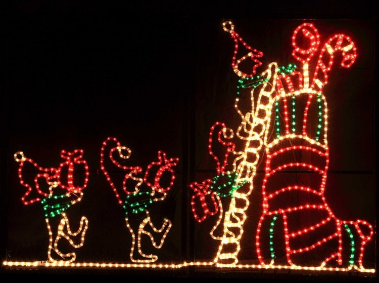 weihnachtsdeko ideen mit lichterketten elfen stiefel leiter geschenke garten