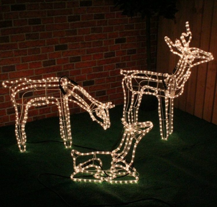 29 Weihnachtsdeko Ideen mit Lichterketten für den Garten