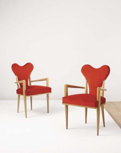 Design Ideen zum Valentinstag Stühle in Herzform rot