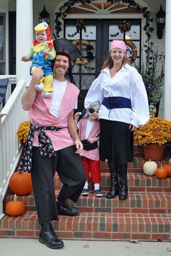 Fasching Ideen Karneval Kostüme familie piraten papagei