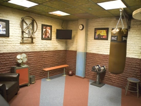 Kellergeschoss Vintage-Fitnes Studio Ziegelmauer