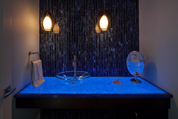 arbeitsplatte-kuche-badezimmer-effekt-beleuchtung-led-waschbecken-glas