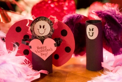 dekoideen-zum-valentinstag-mit-handgemachten-ornamenten-marienkäfer