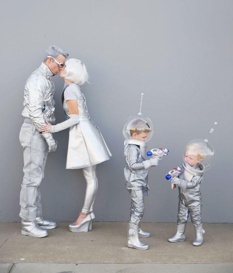 fasching-ideen-karneval-kostueme-familie-futuristisch-zukunft-silber-raumanzug