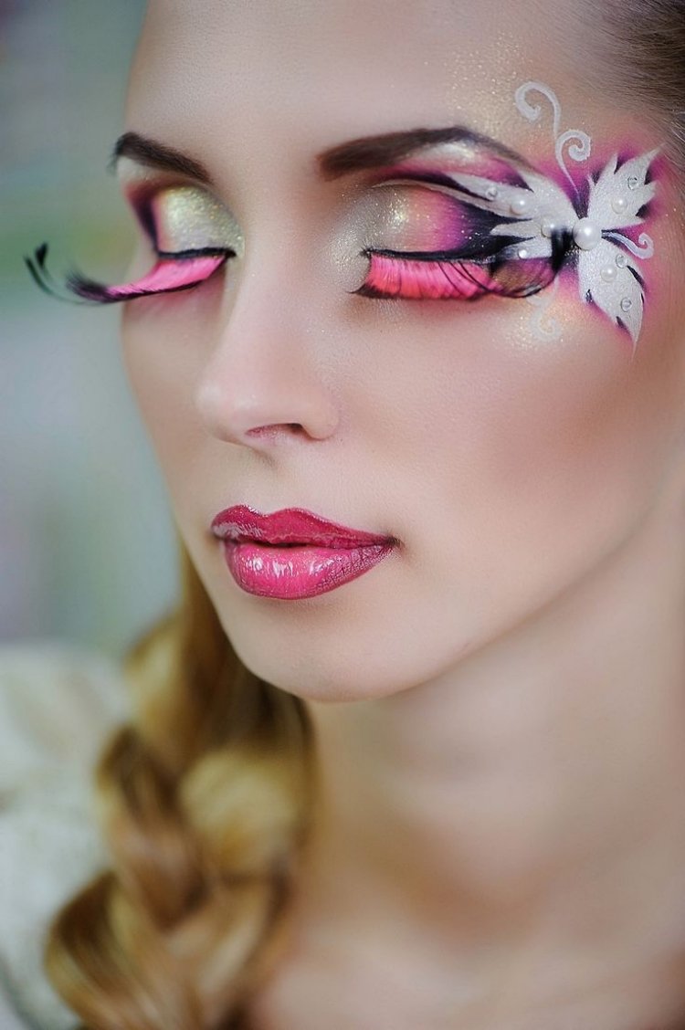 fasching-karneval-schminktipps-perucken-falsche-wimpern-pink-blume-artistisches-make-up