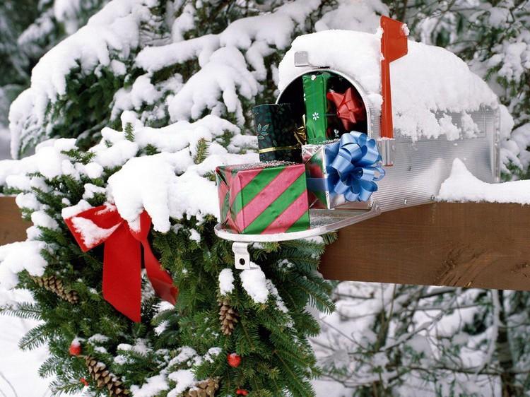 weihnachtliche-deko-aussen-briefkasten-geschenke