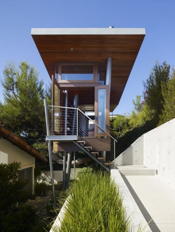 Banyan Baumhaus auf Stolzen futurisctisches Design