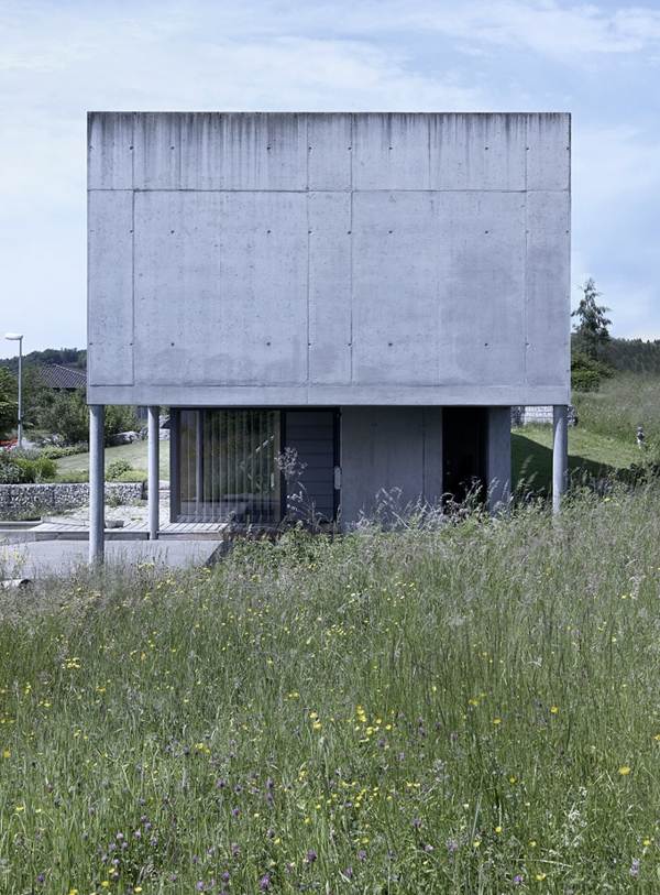 Beton Villa Gebirge Schweiz Fassade