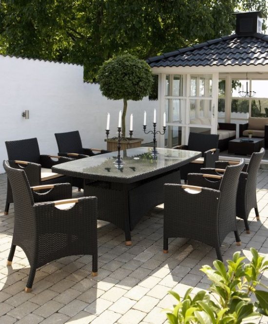 Garten Möbel-schwarz Kronleucher sonnige Terrasse