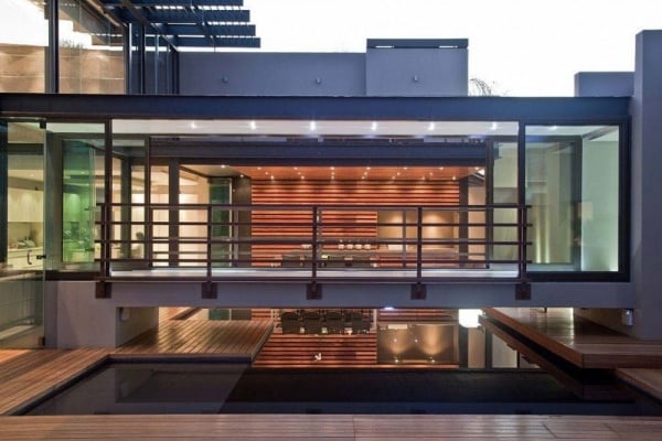 Haus Architektur Holzterrasse-Balkon moderne Fassade