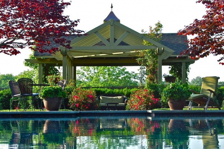 holz pavillon im garten