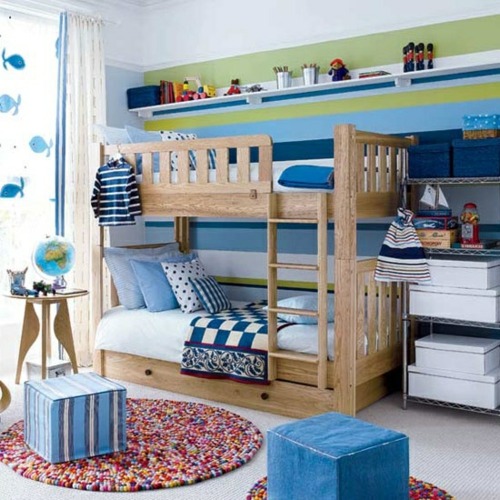 Kinderzimmer Hochbett-Wand gestalten-grüne Streifen