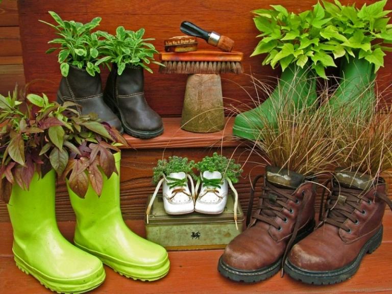 Kreative-Gartenideen-Gartendeko-alte-Schuhe-Stiefel-bepflanzen